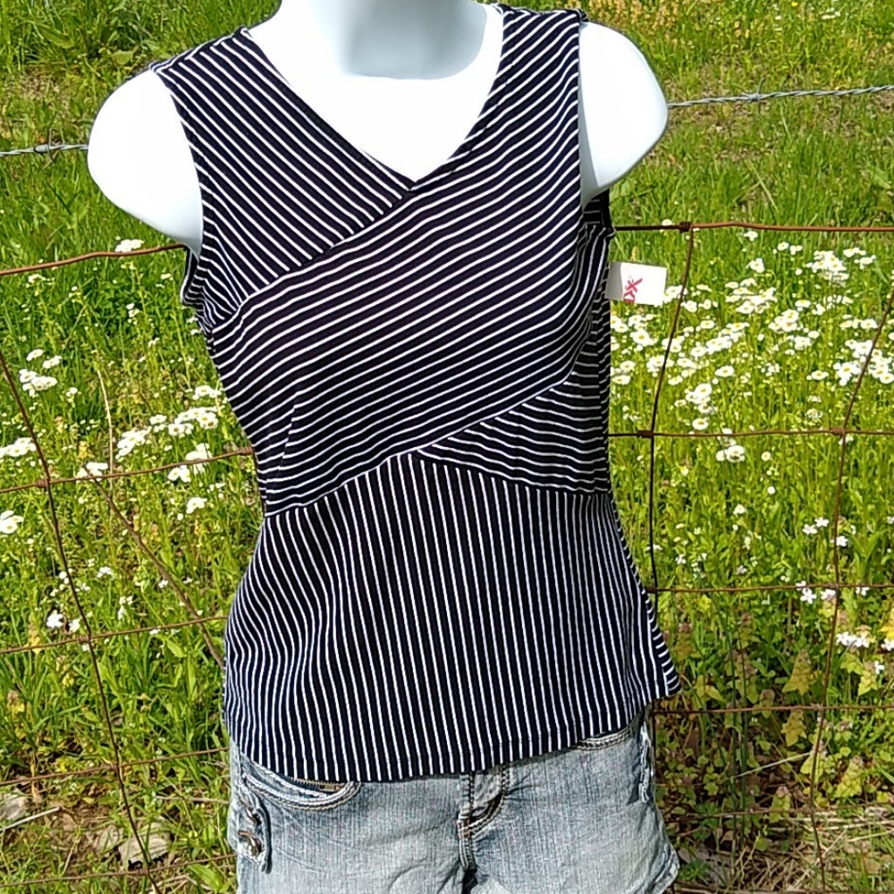 Tahari strip tank top size xs sleeveless